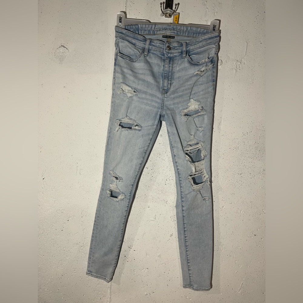 Women’s American Eagle ripped Skinny Jeans